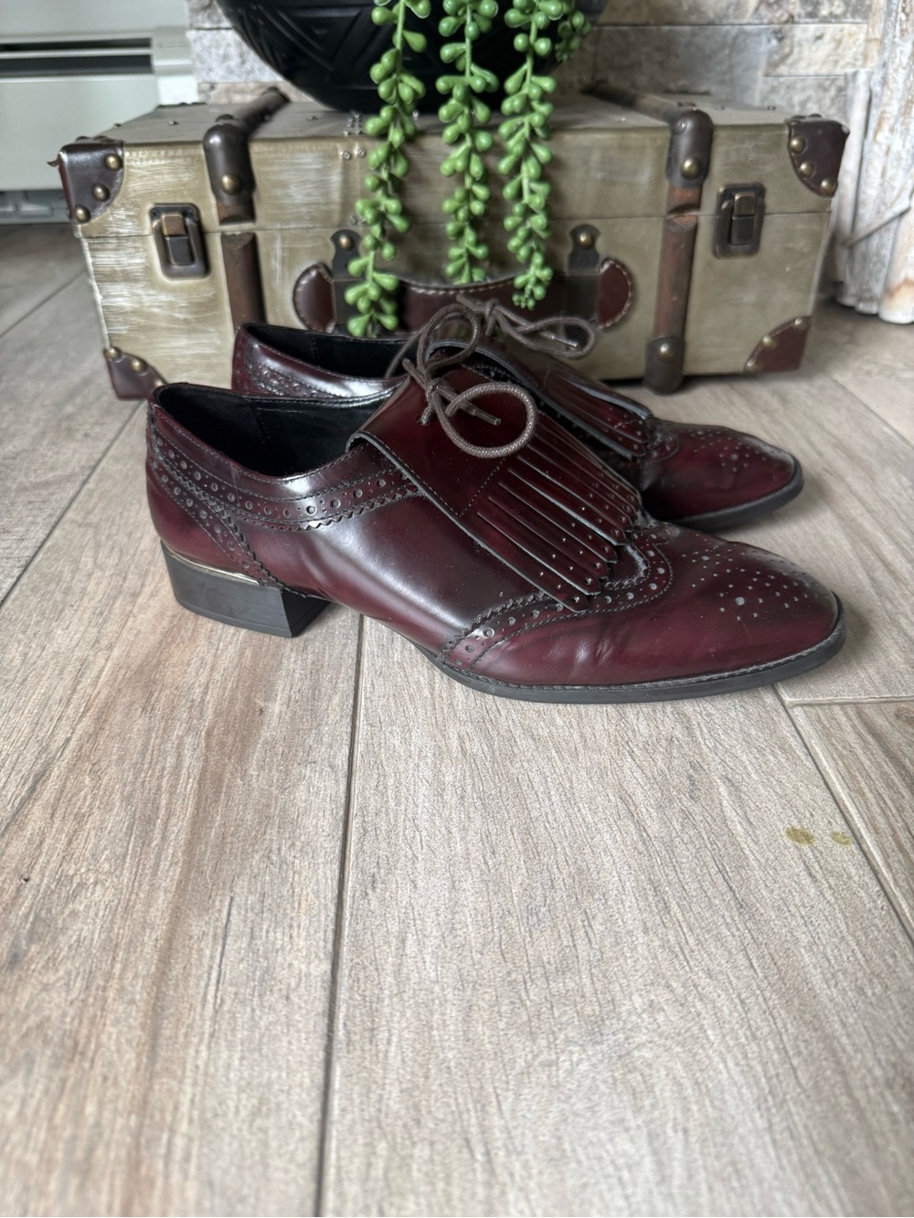 Zara Women Leather Fringe Wingtip Oxfords in Burgundy made in Spain